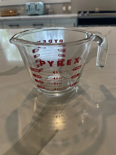 Vintage Pyrex 8 oz. Glass Measuring Cup 1 Cup Size 250ml-red Lettering-VERY NICE