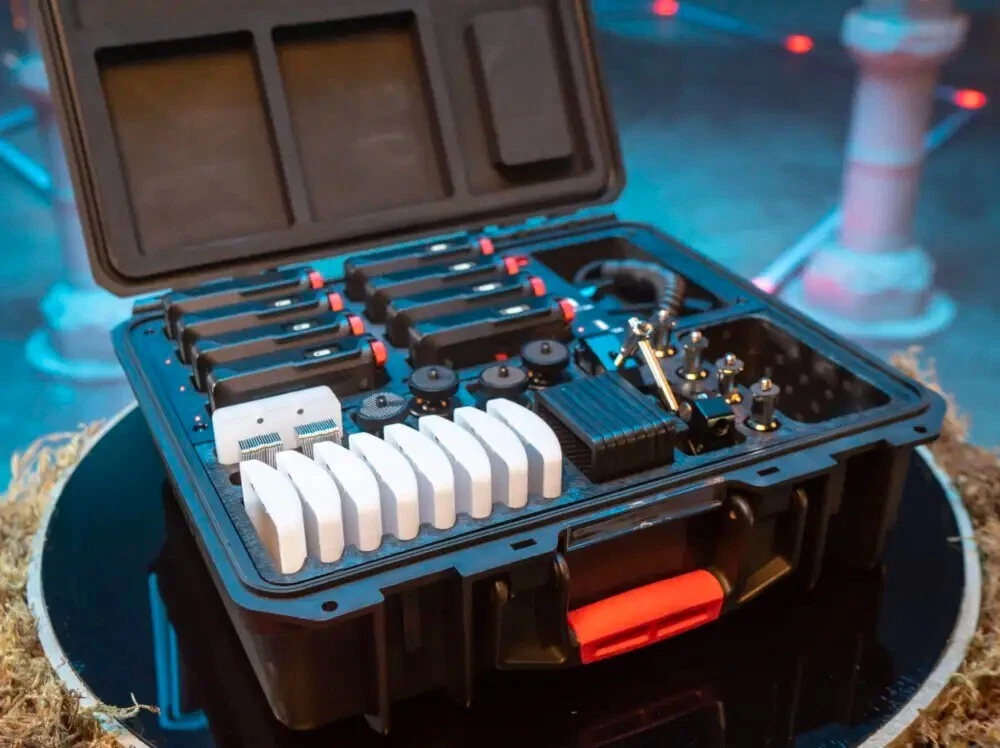 Aputure MC Pro 8 Light Kit RGBWW lensed mini LED panel charging