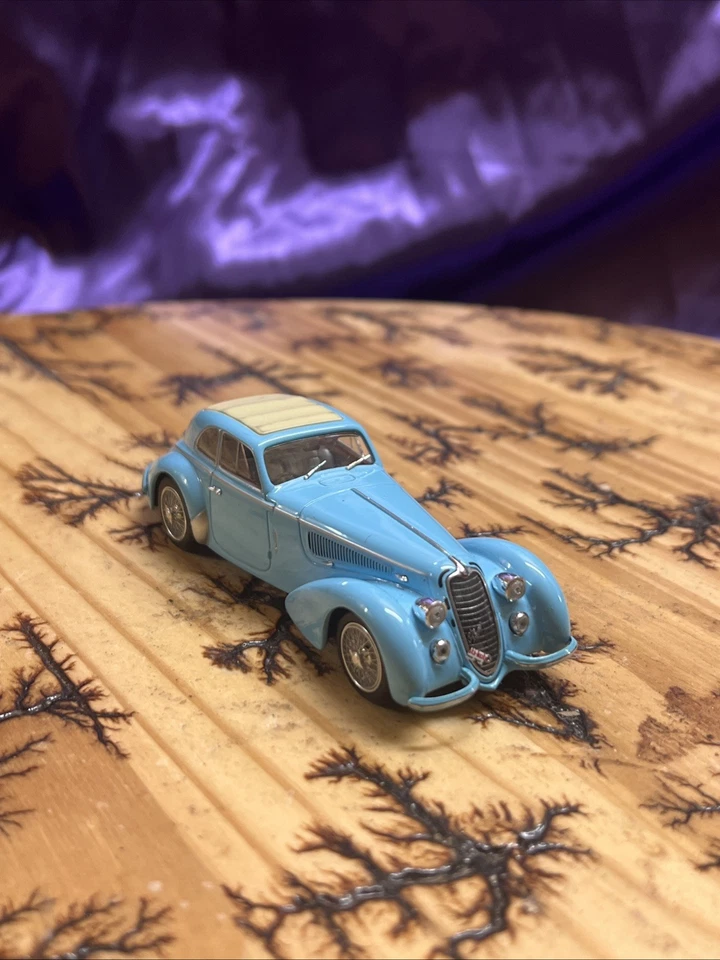 Minichamps escala 1/43 1938 Alfa Romeo 8C 2900 B Lungo azul claro Foto 3 de 4