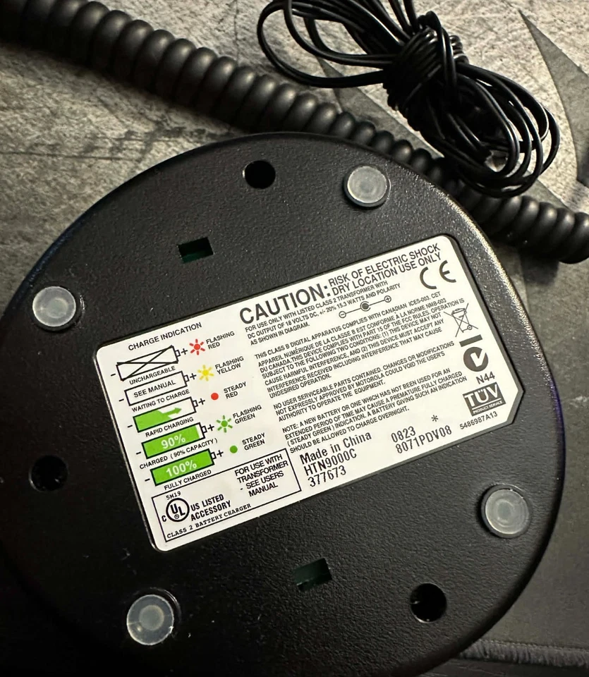 MOTOROLA HT1250 UHF 450-527 MHz  Two-Way Radio AAH25SDF9AA5AN - Image 2 of 4