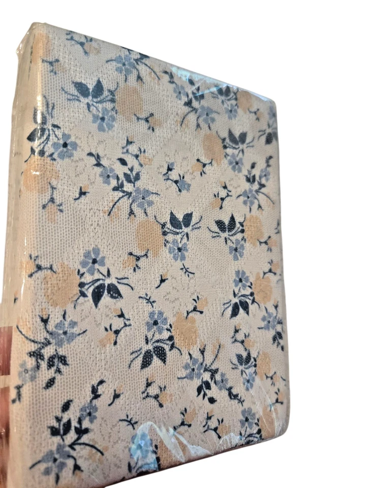 New Silk covered note book 4x6 inches. White with yellow & blue flowers - Image 2 of 4
