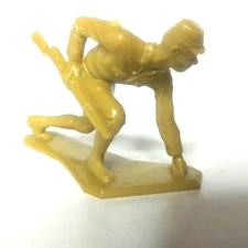 WW2 Japanese Soldier Riffleman Prep Charge 2" Beige Plastic 1963 LOUIS MARX TOYS