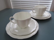 Tazze da tè, piattini e piatti laterali in porcellana Royal Crown Derby TRIO. Inghilterra