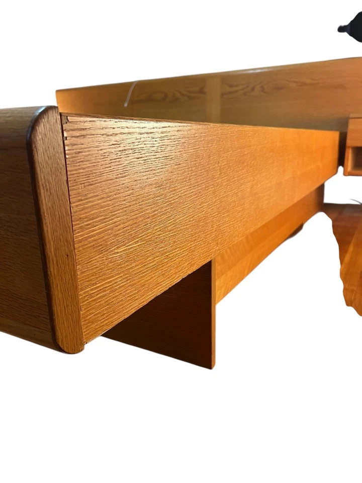 Cama danesa moderna Jesper de teca con plataforma Queen con mesitas de noche adjuntas y almacenamiento Foto 4 de 4