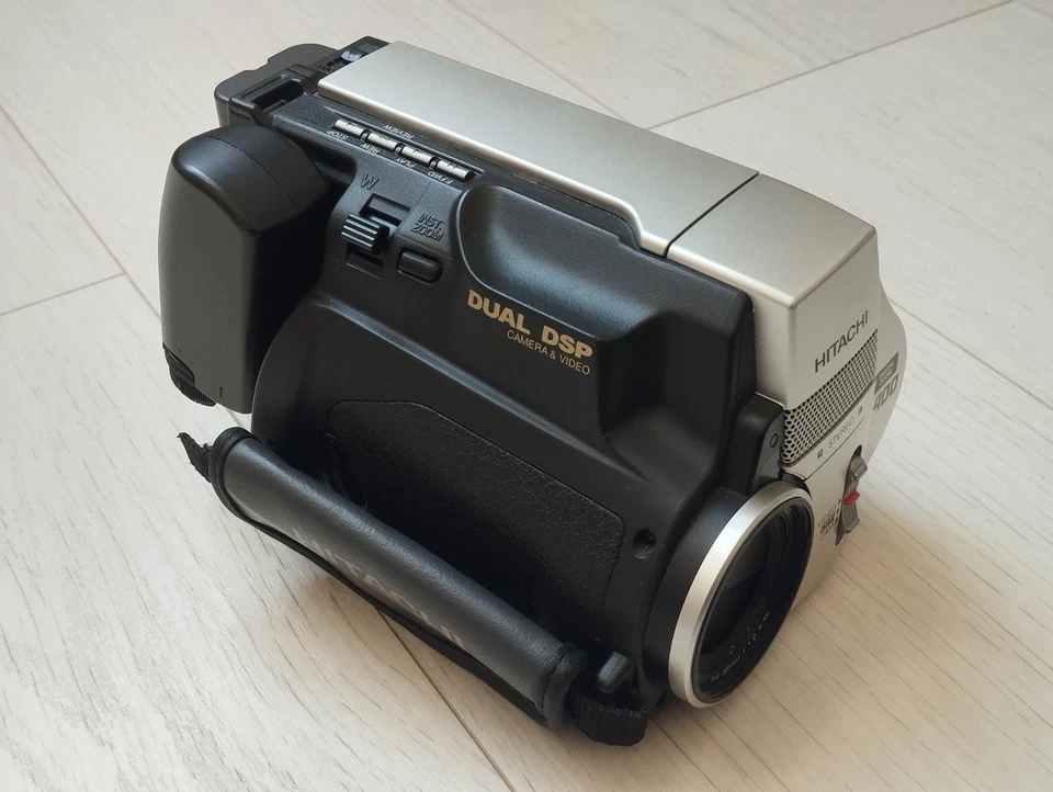 Caméra Hitachi VM-H755LE / Camescope Hi8 Avec chargeur et câble TV / Fonctionne - Photo 4/4