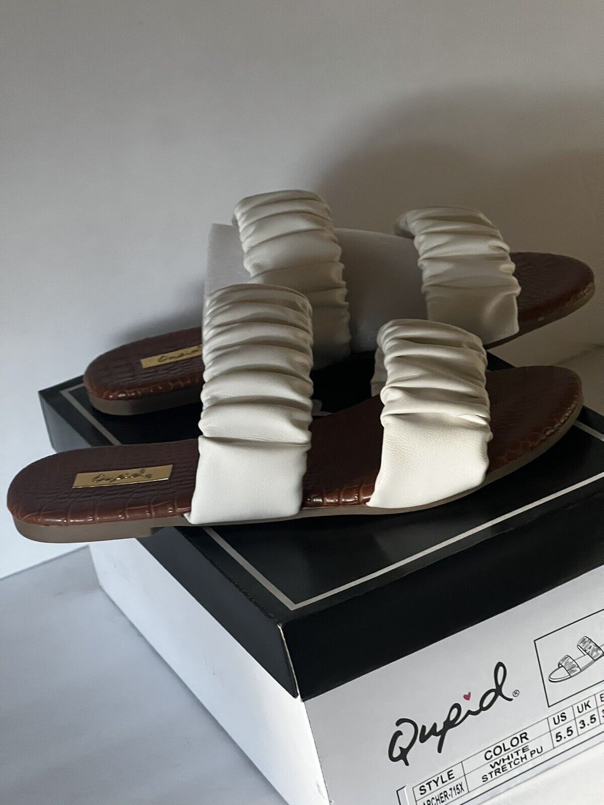 APL NUOVI sandali piatti BoxedArcher 715X elasticizzati doppia banda taglia 5 5 Stati Uniti bianco qupid