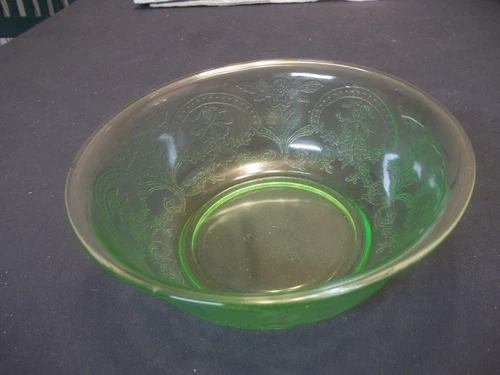 Indiana Depression Glass Horseshoe #612 Green Uranium Bowl Rare 7 1/2" GLOWS