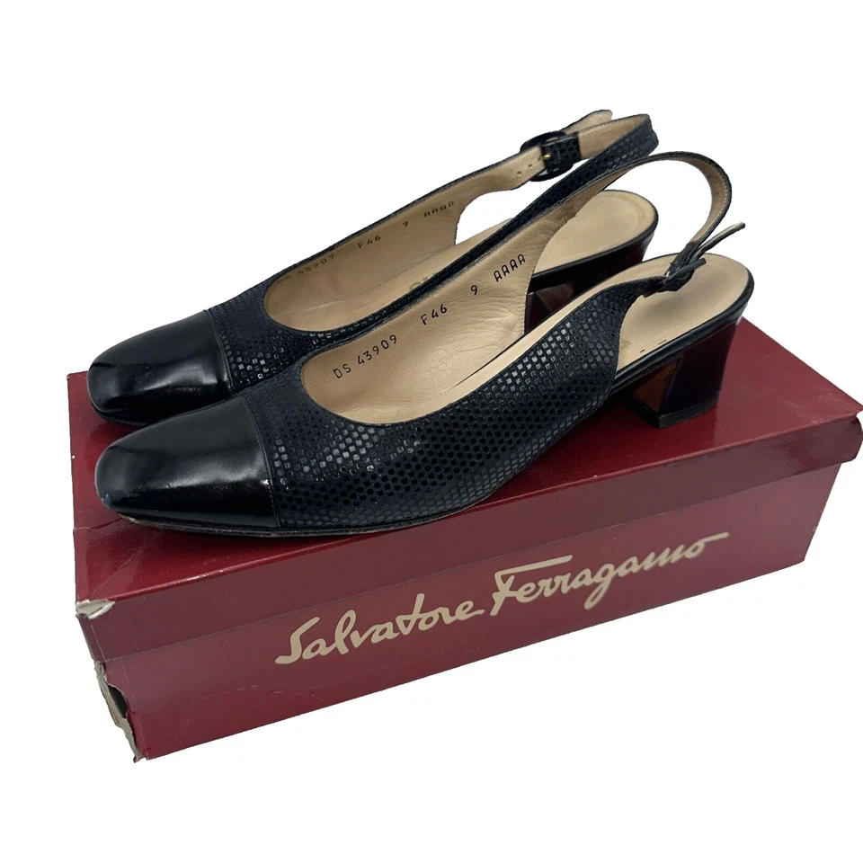 Zapatos de salón vintage Salvatore Ferragamo para mujer 9AA guijarro azul marino negro correa bague Foto 3 de 4