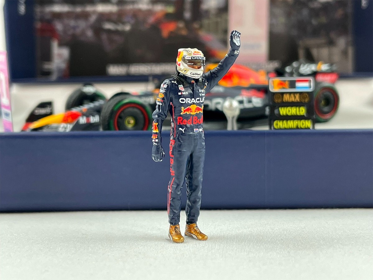 Red Bull F1 RB18 Max Verstappen Japan 2022 World Champion Spark 1