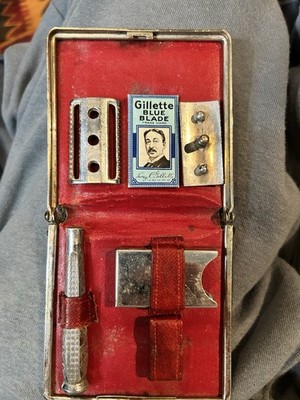 Antique Pocket Edition Safety Razor Set in Leather Case