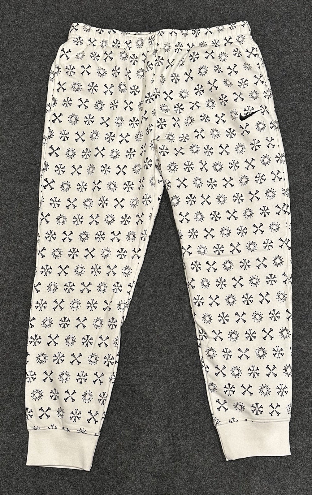 Nike Sportswear Fleece Snow Monogram Joggers Sweatpants FJ1637-100 Men’s LARGE