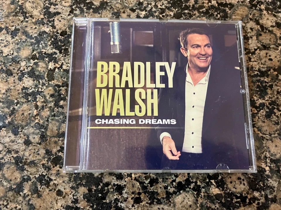 BRADLEY WALSH CHASING DREAMS - BRADLEY WALSH CHASING DREAMS CD (2016) - Image 1 of 1