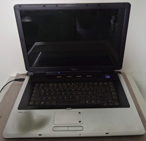 Fujitsu Siemens Amilo M3438G 17,3" Display ( 1899 )