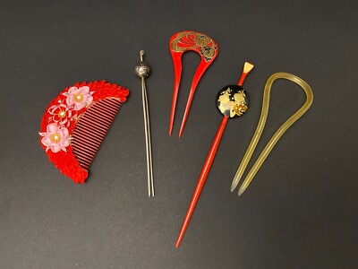 Japanese Kanzashi Kimono Geisha, Red & Black Kushi Comb