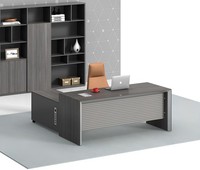Moderner Eckschreibtisch Mit Viel ArbeitsfläChe Und Stauraum.