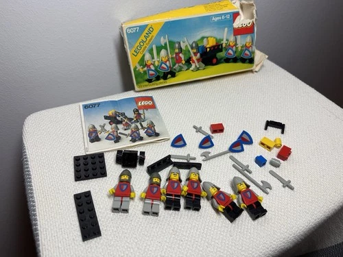 Vintage LEGO LEGOLAND Castle Knight's Procession (6077) w/ Minifigs, Box & Manu…