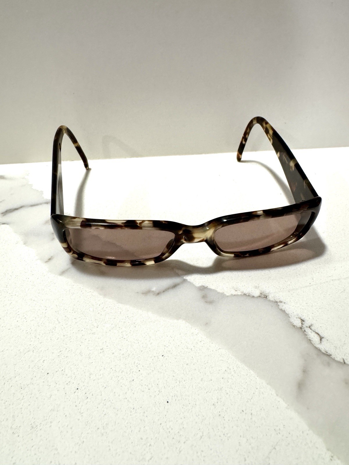 Gucci Tortoiseshell Rectangular Sunglasses w/ Log… - image 1