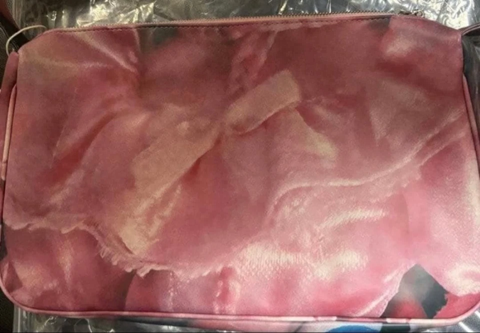 I’M SORRY by Petra Collins Blythe Doll Print Bag SSENSE Pink JennyFax Edition - Image 3 of 4