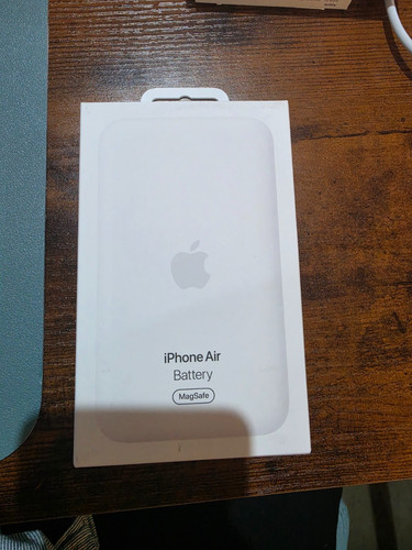 Apple iPhone Air MagSafe Battery - White