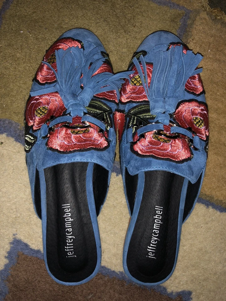 NUEVO Jeffrey Campbell Apfel BORDADO Mujer 7.5 Cuero Floral Borla Mula Azul