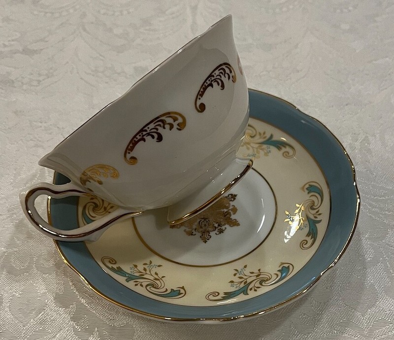 Sunroom Fine China Tea Cup+Saucer set, gold, green, mint condition