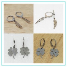 Orecchini Uomo Donna Cerhietto Cerchio Acciaio Colore Argento Piuma Quadrifoglio