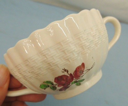 COPELAND SPODE ENGLAND LOT OF 10 CUPS WITH DOUBLE HANDLES FLORAL SCALLOPED - Picture 10 of 12