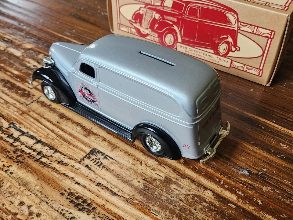 1938 Chevy Panel Truck Bank Die Cast STURGIS Rally Limited 1999 escala 1:25 Ertl - Imagem 3 de 4