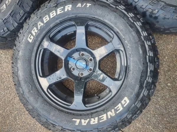 265 / 70 R17     4 Rims - Image 4 of 4