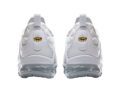 white vapormax mens sale