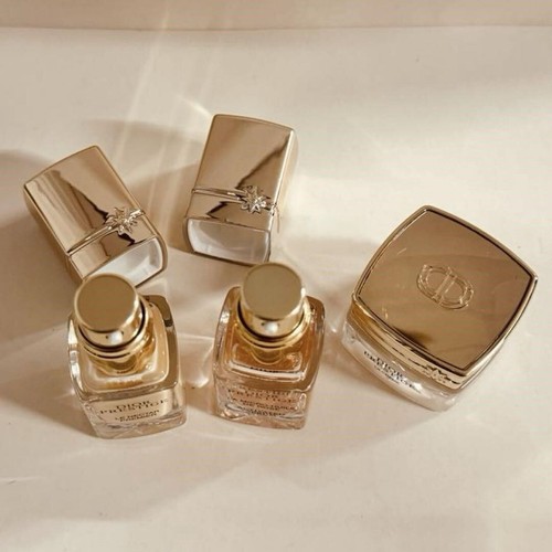 DIOR Prestige Cosmetics Set (Serum x2 , Cream x1) Purchased in May 2025 - Picture 2 of 3