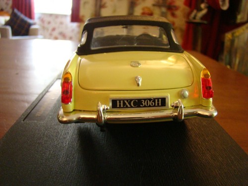 1/18 MG MGB Roadster 1.8 Primrose Yellow Rare Corgi 1963 - Picture 7 of 11