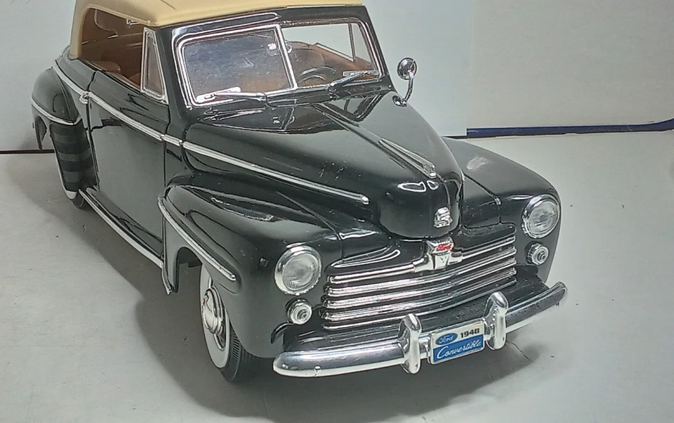 ROAD SIGNATURE 1/18 FORD CONVERTIBLE 1948 BON ETAT SANS BOITE gé C9 - Photo 2/4