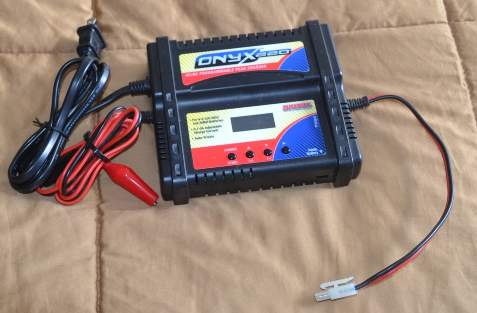 Duratrax Onyx 220 Battery Charger for all NiMH and NiCd 1:32 to 1:8 Scales - Image 3 of 4