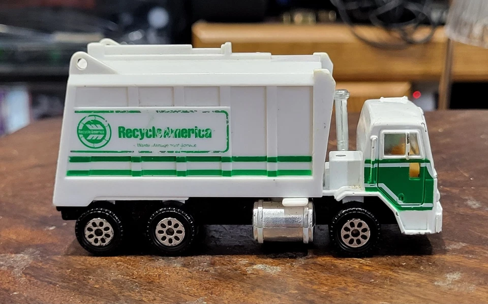 Camión de reciclaje de basura Road Champs Peterbilt modelo a escala diecast de 4" Foto 4 de 4