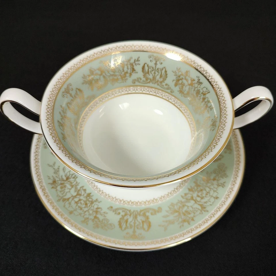 Juego de tazas y platillos sopa verde salvia Wedgwood Columbia diseño rosa grifo dorado Foto 2 de 4