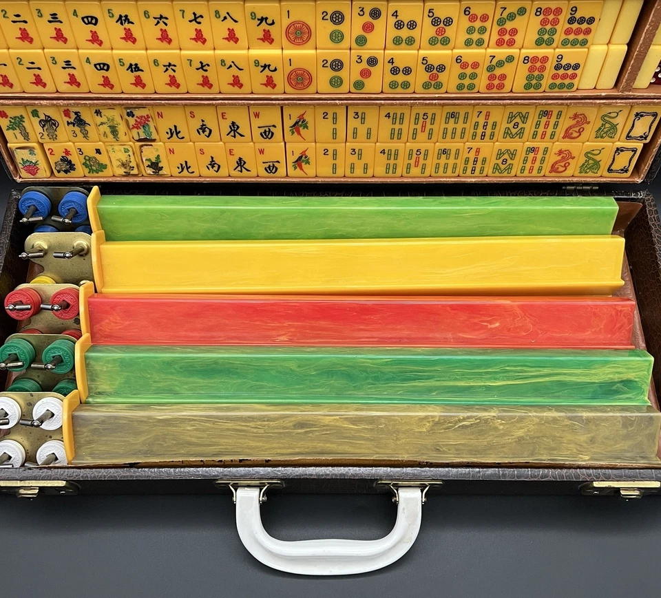 Vtg Royal Depth Control Mahjong Set 163 Bakelite Tiles 5Racks Dice Counter Chips - Image 2 of 4