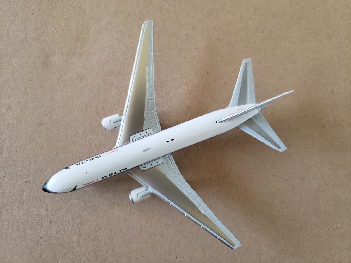 Gemini 200 Boeing 767-VC-32Aエアーホースツー希少品 51hbj7petYL._UF350,350_QL50_.jpg