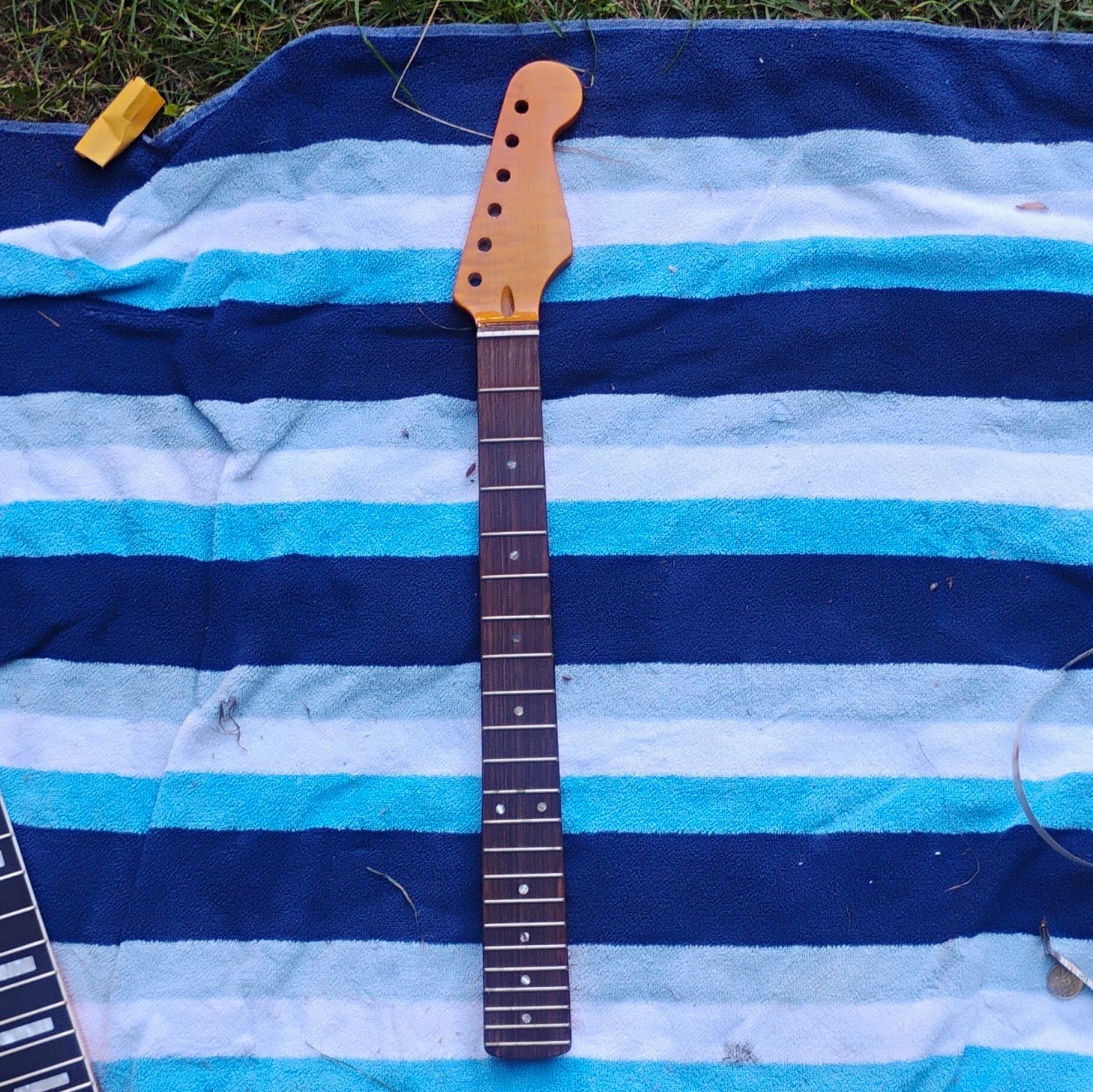Electric Guitar Neck Maple w/ Rosewood Fretboard Brown 4-Bolt Heel