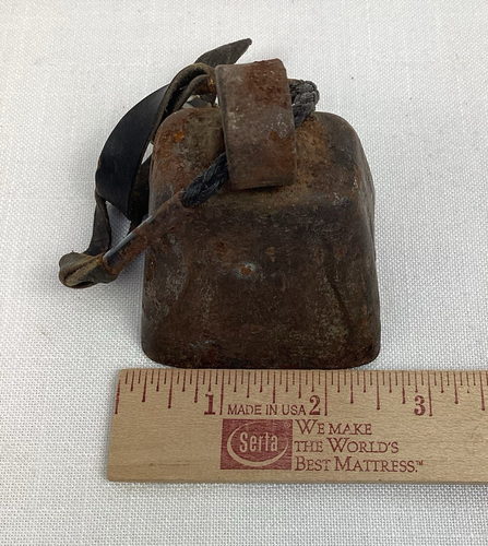 Piccolo cinturino pelle campanaccio metallo vintage vecchio stile fattoria da collezione - Foto 7 di 8