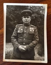 PHOTO SOVIET UNION OFFICER IN BERLIN 1945 SIGNED RUSSIA VICTORY GERMANY