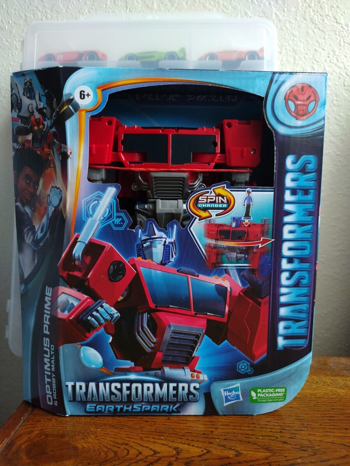 Transformers Earthspark Deluxe Optimus Prime e Robby Malto