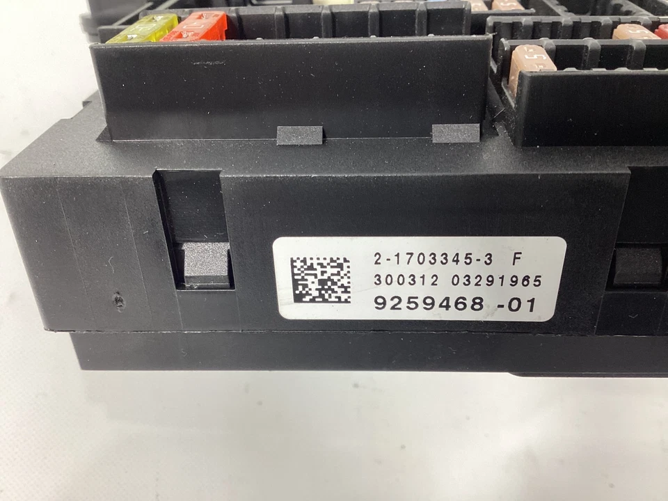 2013 - 2014 BMW X3 REAR POWER DISTRIBUTION FUSE BOX 9259468 OEM . - Image 2 of 4