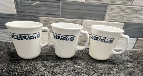 Corning Ware Corelle Old Town Blue Onion Coffee Tea Cups Mugs - Set of 3