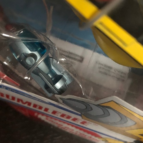 Hasbro Transformers Animated Deluxe Bumblebee Loose On card Complete - Foto 10 di 11