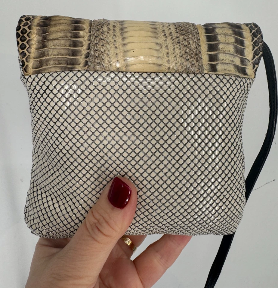 Bolso de hombro vintage Whiting And Davis de malla metálica marfil piel de serpiente Foto 2 de 4