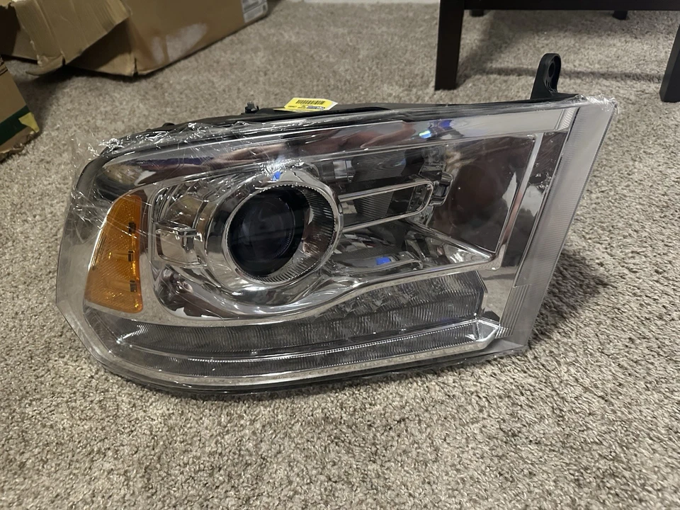 Iluminação automotiva Carquest/Keystone CH2503244C - Exterior - Conjunto de faróis - Imagem 2 de 4