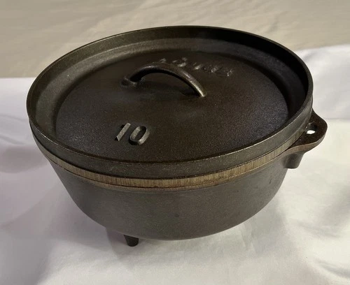Vintage Style Lodge L10CO3 10" 4 Qt Cast Iron 3 Footed Camp Dutch Oven w/ Lid