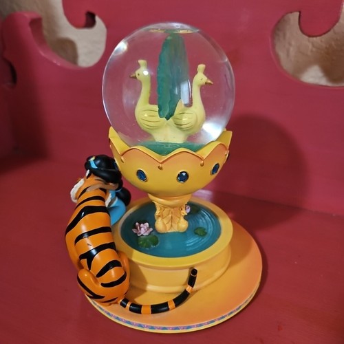 Disney Store Aladdin Princess Jasmine Rajah Peacock Fountain Snow Globe 7.5” - Picture 3 of 7