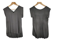 Pleione Chloe Split Neck Pleated Back Top in Green Size XS